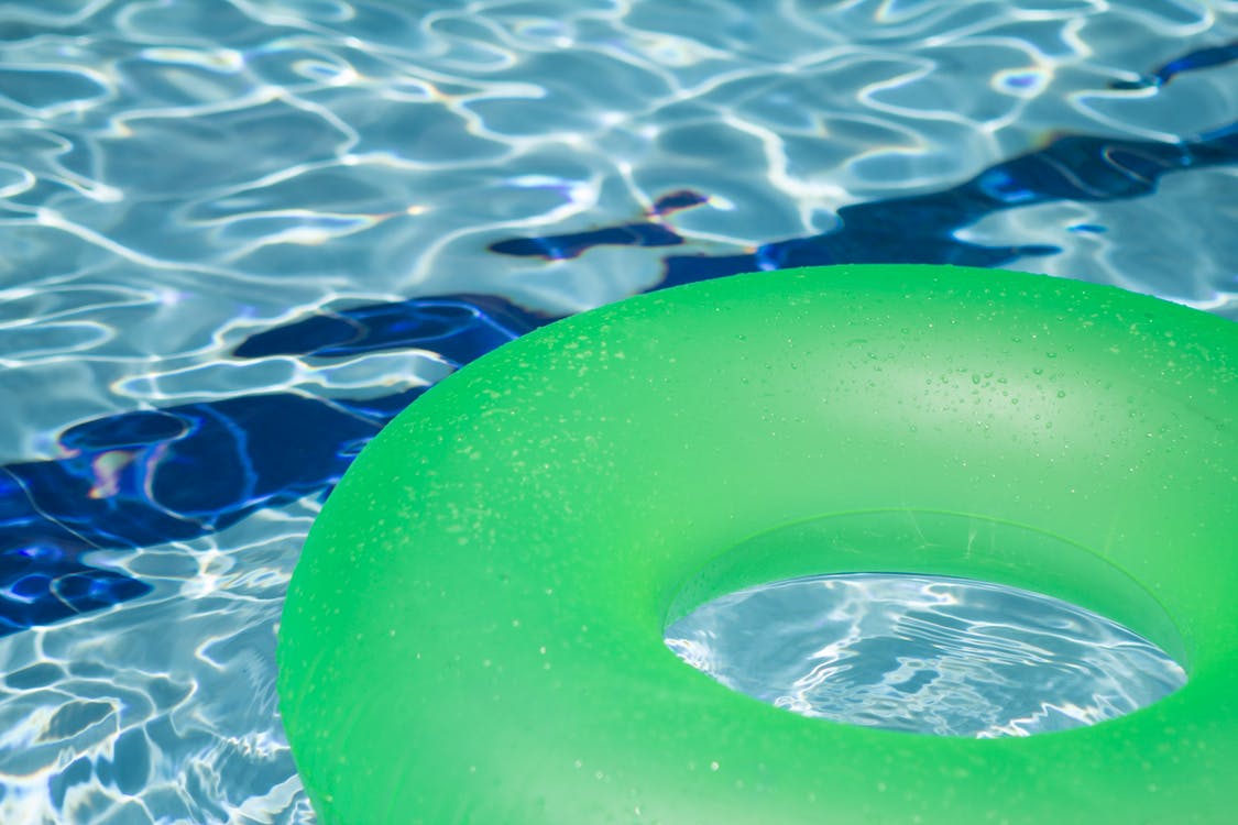 5 Consejos que te harán ahorrar dinero con el mantenimiento de tu piscina