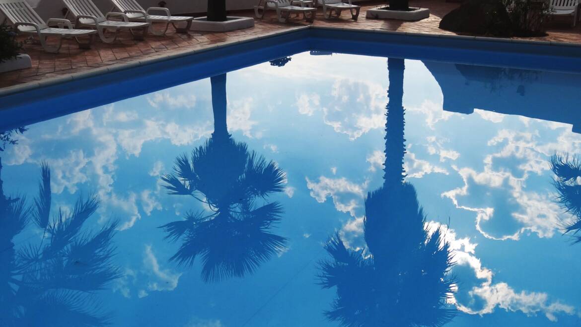 ¡Inspecciona tu piscina antes de cerrarla a finales de verano!